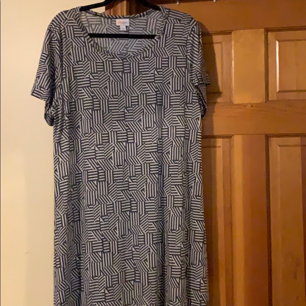NWOT Lularoe geometric Carly